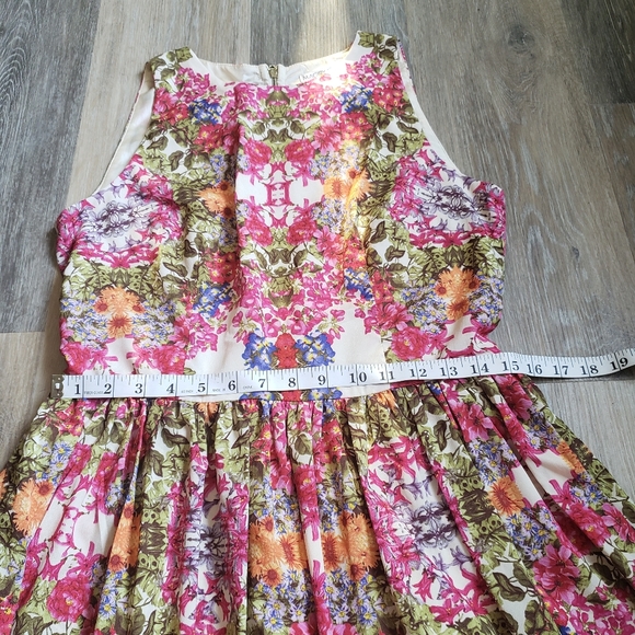 Gorgeous dress - Picture 13 of 13